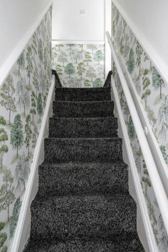 Superior 4-Bedroom Home ideal for families, Contractors and Relocations in Tunstall