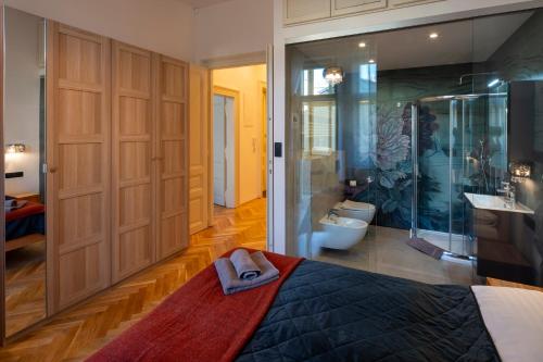 Two-Bedroom Apartment with Balcony image 10