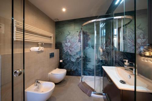 Two-Bedroom Apartment with Balcony image 8
