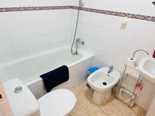 Two-Bedroom Bungalow image 3