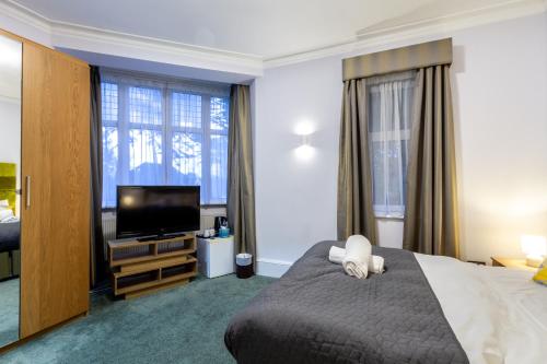 room detail thumbnail 1