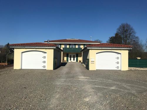 . Einliegerwohnung 2 mit Garage