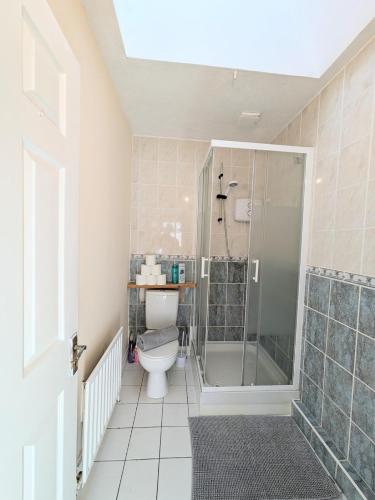 Ντους, 6 Bed in Maynooth - Housing For Contractors in Μέινουθ