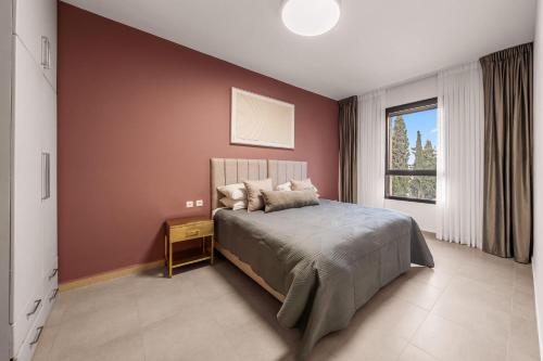 Luxurious 3BDR In King David 19 with Parking