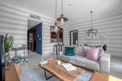 Spacious 1B with Balcony Overlooking City Views, Dubaï (photo 5)
