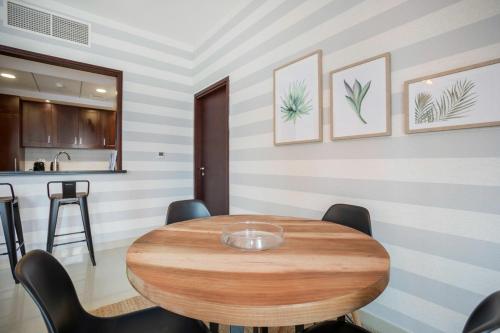 Spacious 1B with Balcony Overlooking City Views, Dubaï (photo 6)