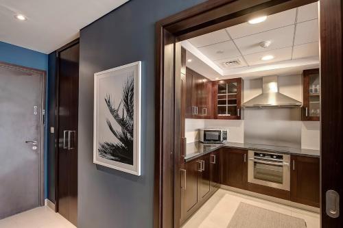 Spacious 1B with Balcony Overlooking City Views, Dubaï (photo 8)