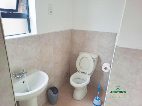 Ванная комната, Angton's Lodge in Масвинго