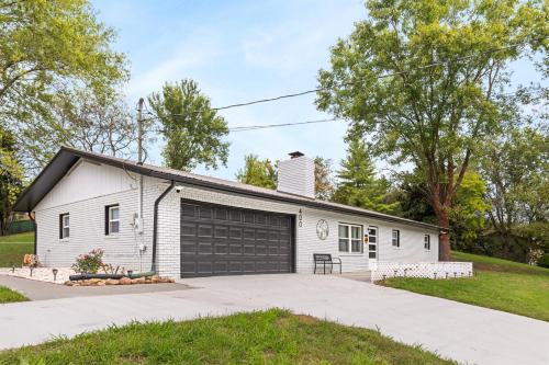 Noir Manor 3BR House