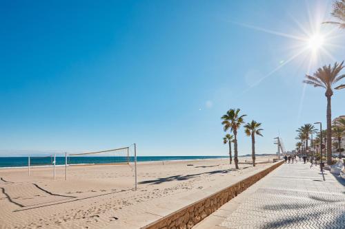 Beachfront apartment with private Taberna - By Welcomely, El Campello (fotografie 3)