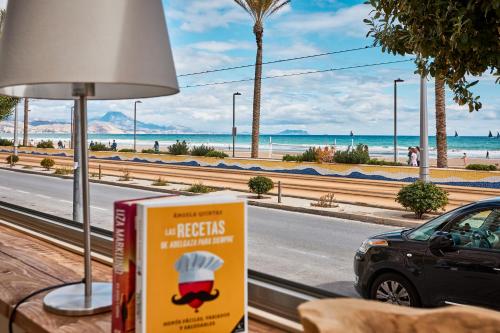 Beachfront apartment with private Taberna - By Welcomely, El Campello (fotografie 5)