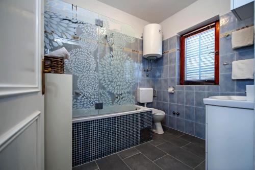Holiday Home image 9