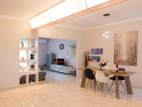 Cozy flat on the main square, 10min to the sea, Kalamata (Foto 6)