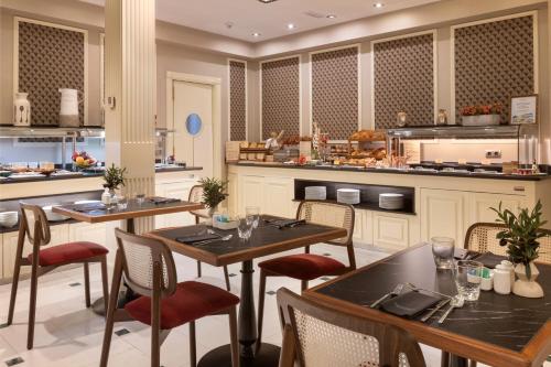 カタロニア ラス コルテス ホテル