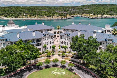 Island Castle in Lago Vista (TX)