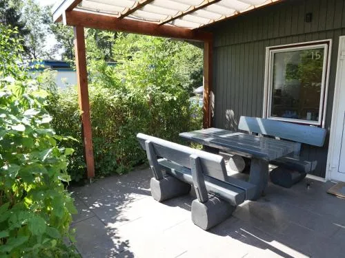 "Goldenes Haus am See mit Boot" in Warin, Deutschland