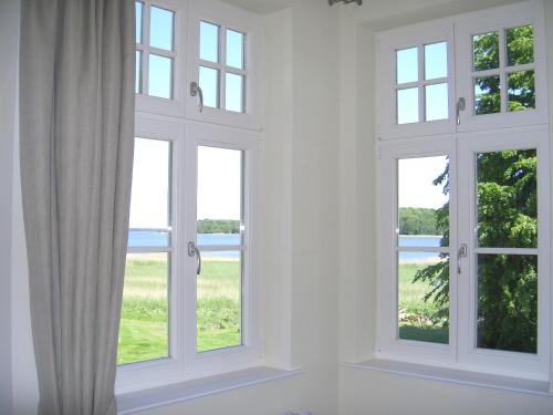Ferienwohnung 3 mit gr Terrasse und Wasserblick in Neuenkirchen (Vorpommern-Rugen)