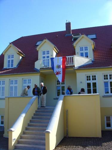 Ferienwohnung 3 mit gr Terrasse und Wasserblick in Neuenkirchen (Vorpommern-Rugen)