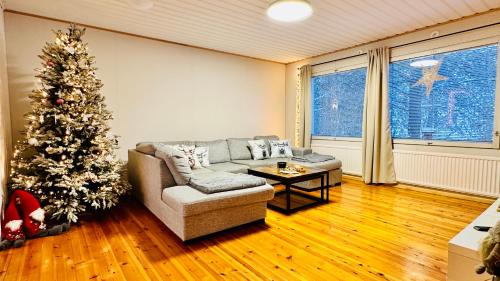 Koplietošanas atpūtas telpa ar TV, Willa Reindeer - komfortowy dom w sercu Laponii! in Paranena