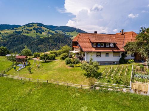 Ferienhof Wuchner - Fewo "Herbstlaub" in ลาร์/ชวาร์ซวาลด์