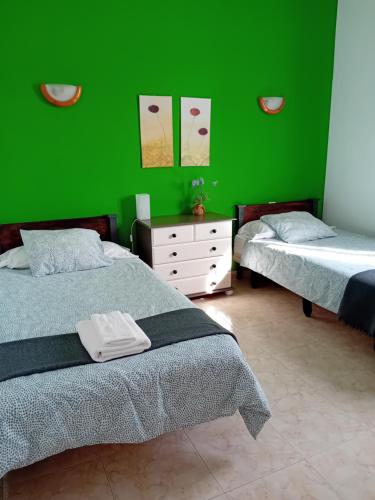 2 bedrooms, 4 beds