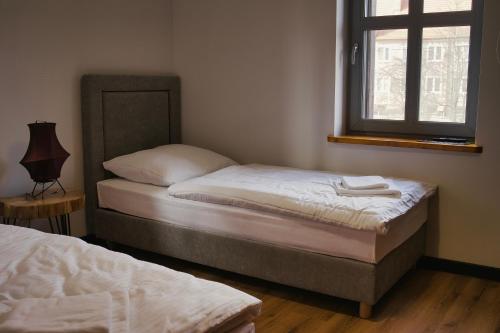 2 twin beds