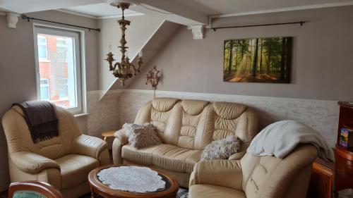 Pension Kapellenstraße - Ferienwohnung mit individueller Ausstattung - jedes Zimmer ist anders Komplette Küche