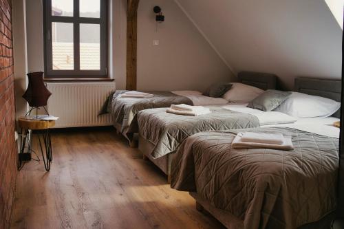 2 twin beds