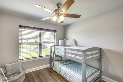 Peaceful Flint Home, Close to Lake Palestine! Peaceful Flint Home, Close to Lake Palestine!