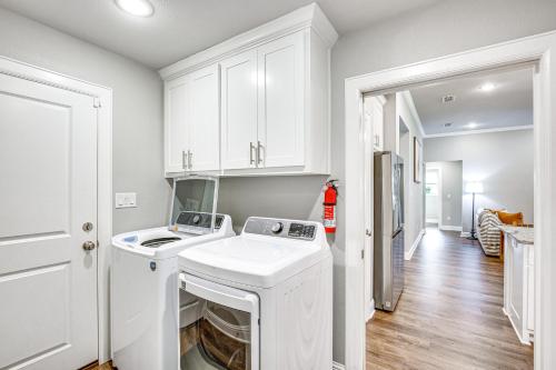 Peaceful Flint Home, Close to Lake Palestine! Peaceful Flint Home, Close to Lake Palestine!