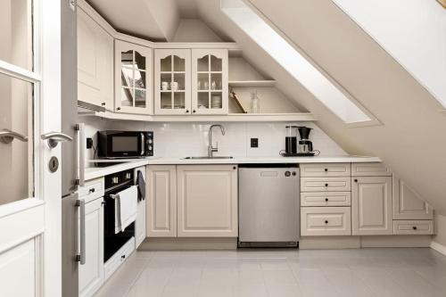 DINBNB Apartments I The Bryggen Experience I Enjoy Life with Friends & Family DINBNB Apartments I The Bryggen Experience I Enjoy Life with Friends & Family