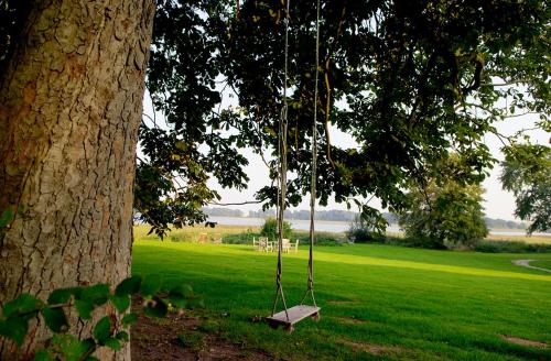 Ferienwohnung 1 mit schönem Seeblick (Ferienwohnung 1 mit schonem Seeblick) in 諾因基興/前波莫瑞州-呂根島