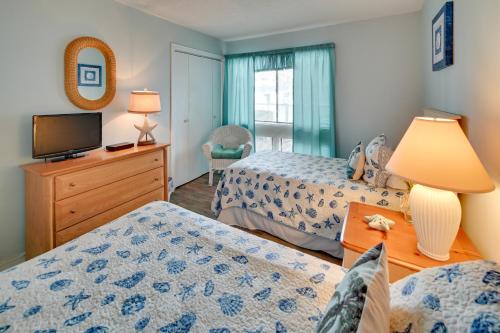 Updated Myrtle Beach Retreat 3 Minutes to Beach! - image 11