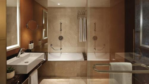 room detail thumbnail 2