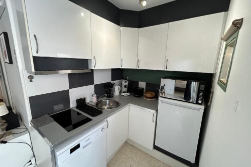 T2 in La Favière - 5 minutes from the beach (T2 in La Faviere - 5 minutes from the beach) in 보르므 레 미모사
