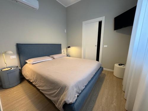 Budget Double Room image 10