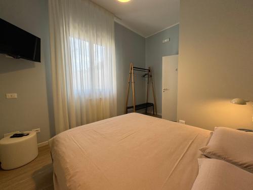 Budget Double Room image 9