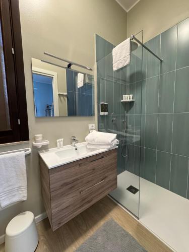 Budget Double Room image 6