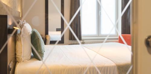 Deluxe Double Room with Hot Tub image 5