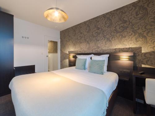 Deluxe Double Room with Hot Tub image 7