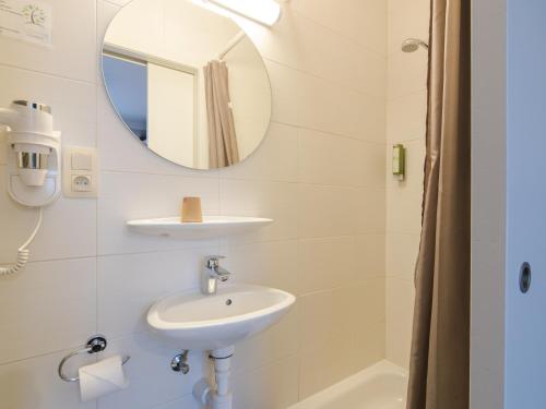 Small Double Room image 5