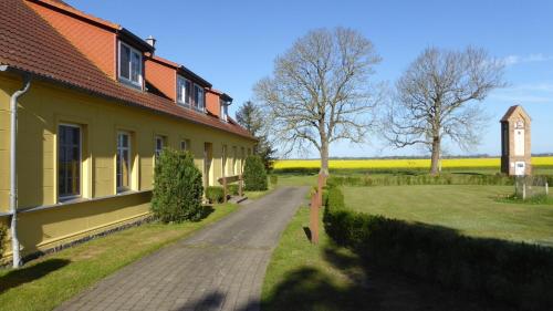 Gut Rattelvitz, Galerie D OST in Gingst, Deutschland