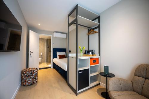Single room, basic