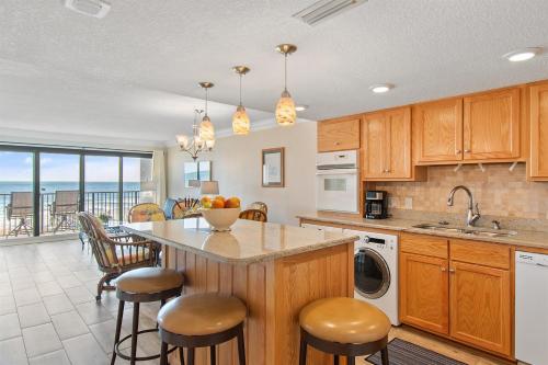 Recently Renovated, Oceanfront,Great Views,Pools!