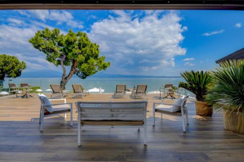 Deluxe Double Room with Balcony and Lake View image 7