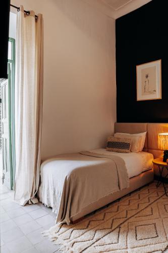 Deluxe Twin Room image 10