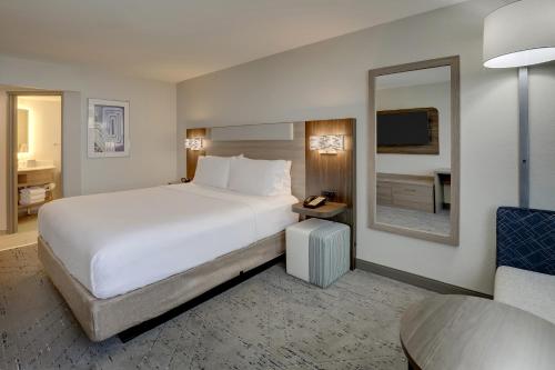 Holiday Inn Express Hotel & Suites Branson 76 Central by IHG in Branson, USA
