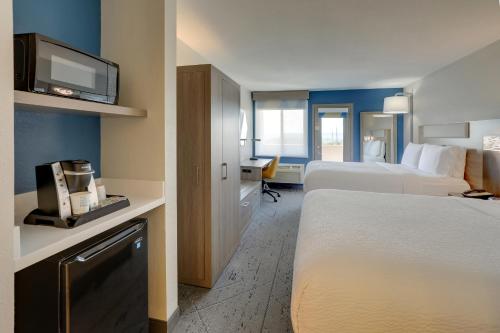 Holiday Inn Express Hotel & Suites Branson 76 Central by IHG in Branson, USA