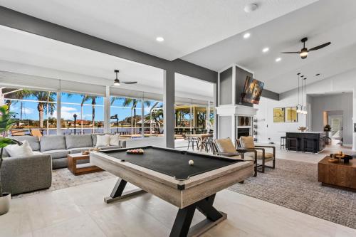 Létesítmények, Luxe Waterfront Hideaway w Pool Pirate Ship Dock near Wildlife on Easy Street/Big Cat Rescue