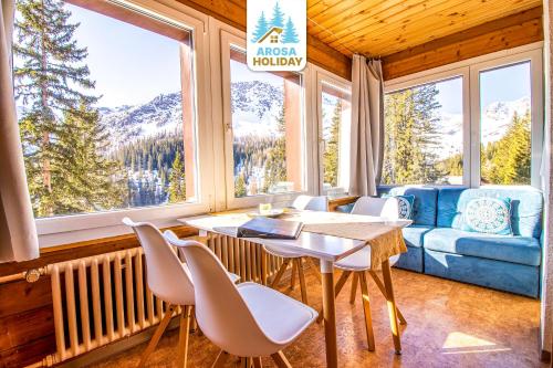 Apartment with Mountain View